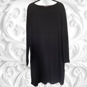T-Shirt Dress In Black With Rounded Neckline And Long Sleeves